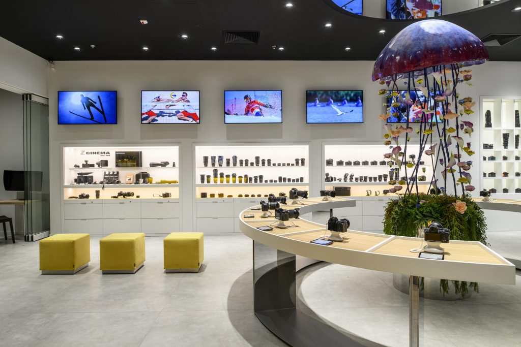 Nikon Otwarcie salonu w Zo tych Tarasach wnetrze