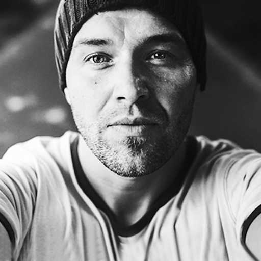 Paweł Chara